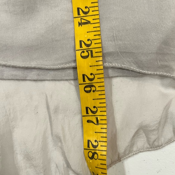 Gusy Cream Sleeveless tank Tunic. Size large - Picture 4 of 8